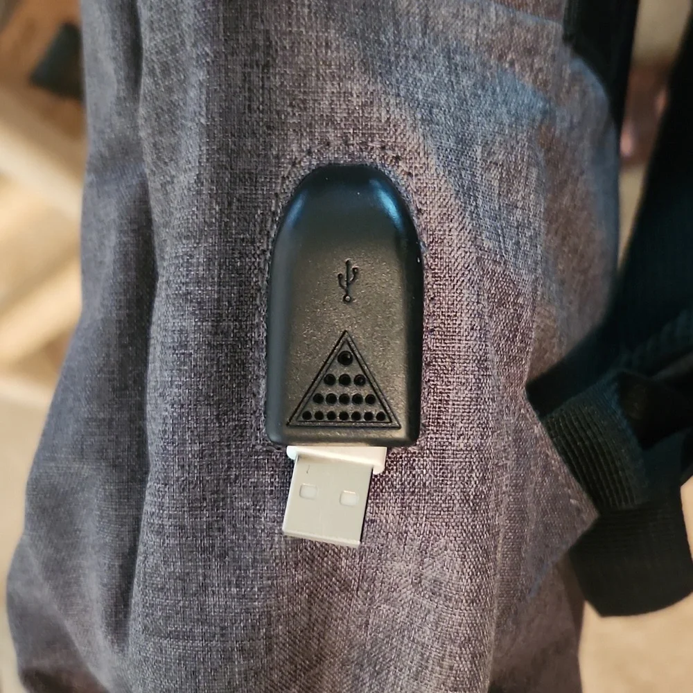 Victoria Tourist Laptop Backpack with USB Charging Port, Holds‎ 15.6 Laptop